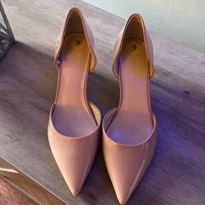 Brand is Nine West. Color is Nude. Size is 9 women’s.